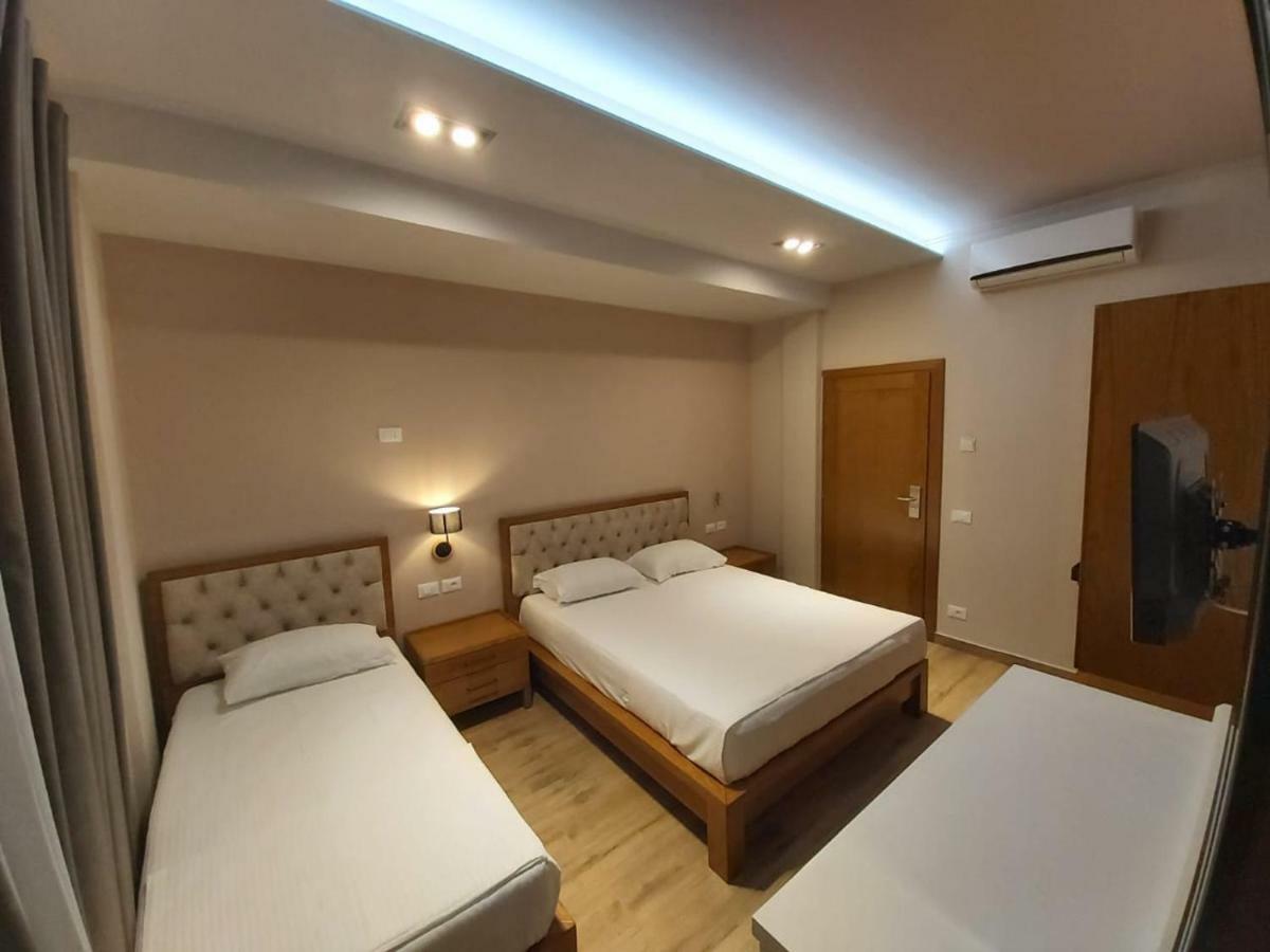 Hotel Pelikan Divjake Exteriör bild