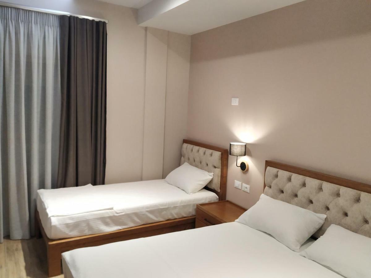 Hotel Pelikan Divjake Exteriör bild