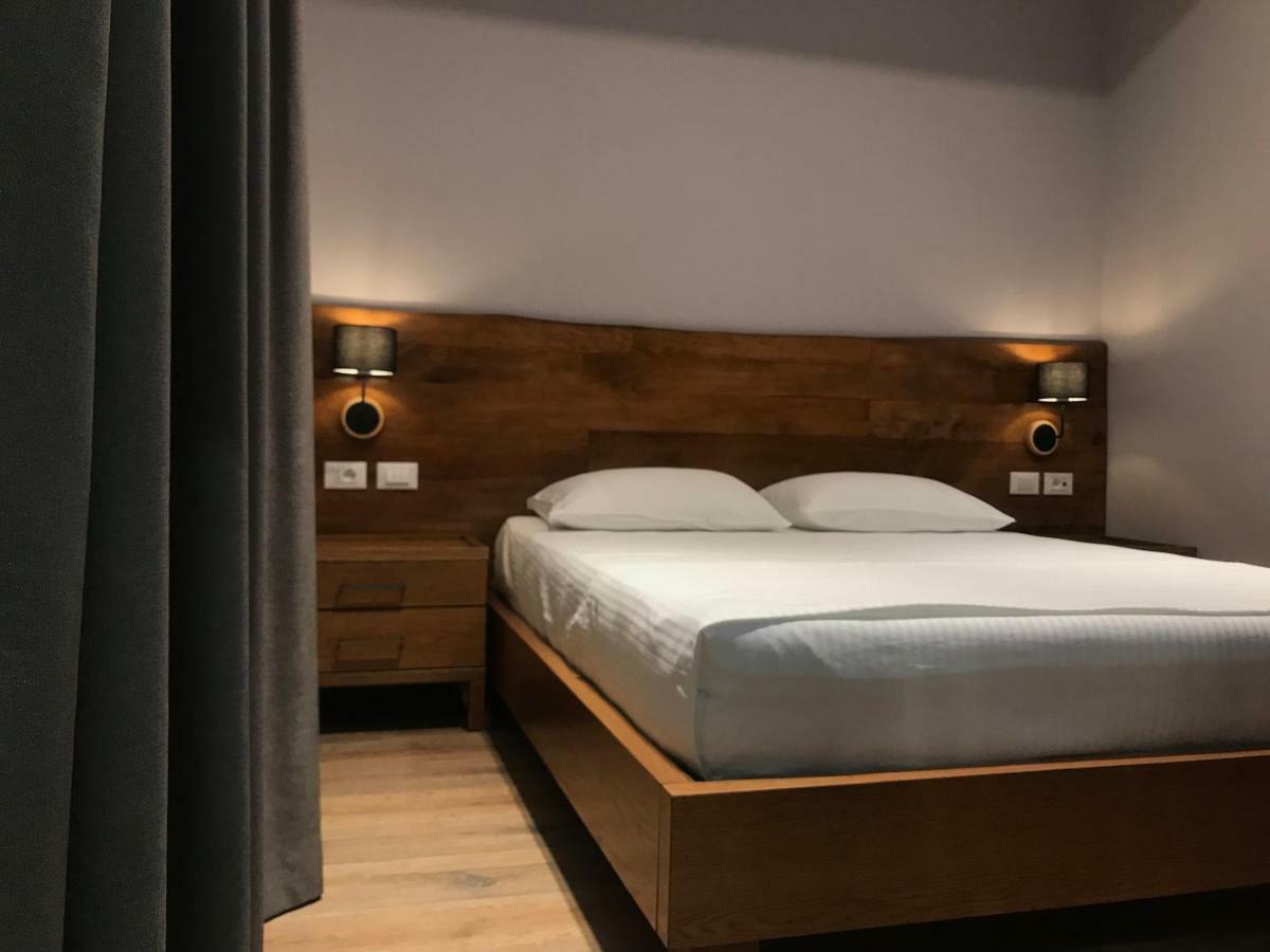 Hotel Pelikan Divjake Exteriör bild