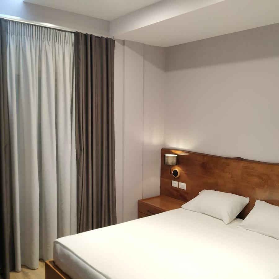 Hotel Pelikan Divjake Exteriör bild