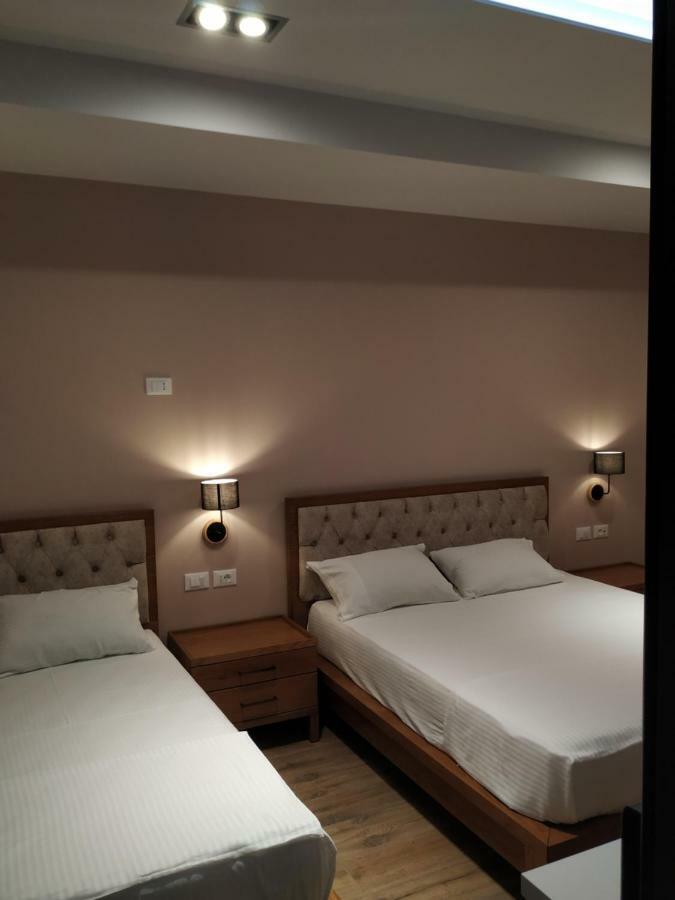Hotel Pelikan Divjake Exteriör bild