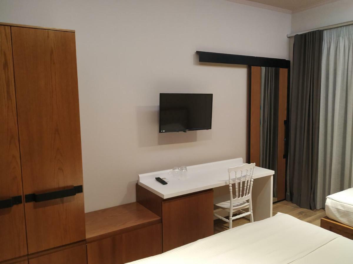 Hotel Pelikan Divjake Exteriör bild